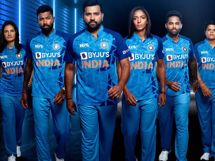 भारतीय क्रिकेट टीम की जर्सी हमेशा नीले रंग की ही क्यों होती है? Why indian cricket team jersey is blue in colour tricolour flag in hindi भारतीय क्रिकेट टीम की जर्सी हमेशा नीले रंग की ही क्यों होती है?