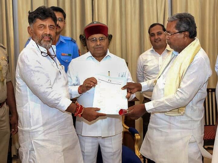 Karnataka Government Formation CM designate Siddaramaiah and DK Shivakumar meet governor to stake claim to form congress government 10 highlights Karnataka New CM: सिद्धारमैया ने सरकार बनाने का दावा किया पेश, शपथ समारोह में लगेगा विपक्षी नेताओं का जमावड़ा | 10 बड़ी बातें