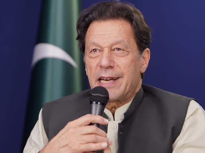 Pakistan army offer Former PM Imran khan should leave country to avoid army act rule go london Dubai Pakistan Army Offer Imran Khan: 'देश छोड़ दो इमरान खान', आर्मी एक्ट से बचने के लिए PTI चीफ को सेना का ऑफर