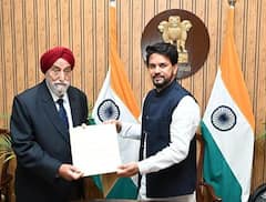 केंद्रीय क्रीडा मंत्र्यांच्या हस्ते 3 राष्ट्रीय क्रीडा पुरस्कार विजेत्यांना प्रशस्तीपत्र आणि ट्रॉफी प्रदान