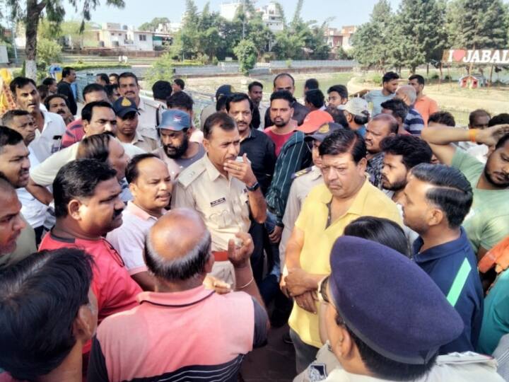 Jabalpur crime three elders on morning walk attacked with sword ann MP: जबलपुर के पार्क में गुंडों का आतंक, मॉर्निंग वॉक पर निकले तीन बुजुर्गों पर तलवार से किया हमला