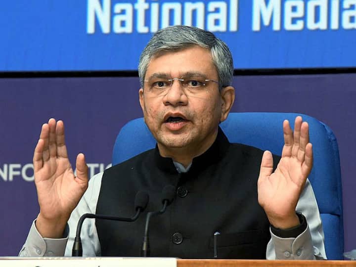 IT minister Ashwini Vaishnav said for tools like chatGPT and Bard government will make Regulatory Framework ChatGPT और Bard जैसे AI टूल्स के लिए बनेंगे नियम, जानिए क्या कुछ बोले आईटी मंत्री अश्विनी वैष्णव