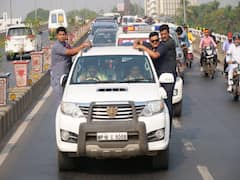 Bageshwar Dham: बिहार में छाए रहे धीरेंद्र शास्त्री, आम से लेकर वीआईपी मिलने पहुंचे, तस्वीरों में देखिए किसने-किसने लगाई अर्जी