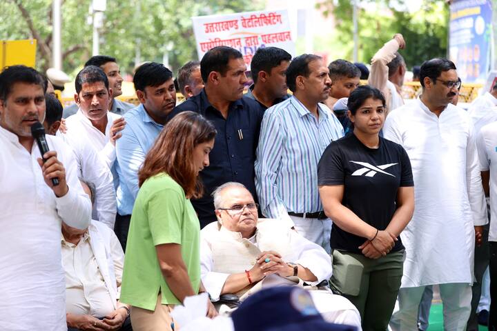 सरकारची भूमिका संशयास्पद वाटत असल्याचे त्यांनी पत्रात नमूद केले आहे.