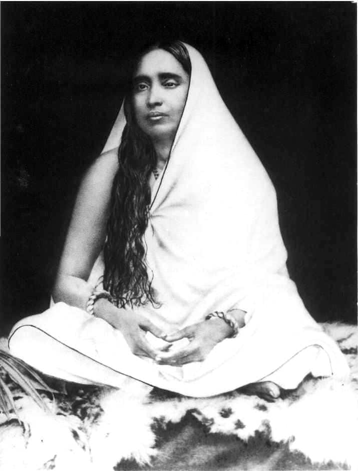 পুজোর শেষে রামকৃষ্ণদেব তাঁর জপের মালাও অর্পণ করেন সারদাদেবীকে। আজও শ্রীরামকৃষ্ণদেব যেভাবে তাঁর দক্ষিণেশ্বরের শয়নকক্ষে পুজো করেছিলেন সারদাদেবীকে, ঠিক সেভাবে পুজো হয় সারদাদেবীর।