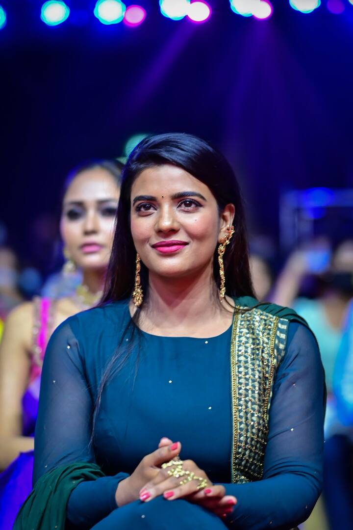 அனைத்து விமர்சனங்களுக்கும் முற்றுப்புள்ளி வைக்கும் வகையில், செய்தி அறிக்கை மூலம் பதிலளித்தார் ஐஸ்வர்யா.