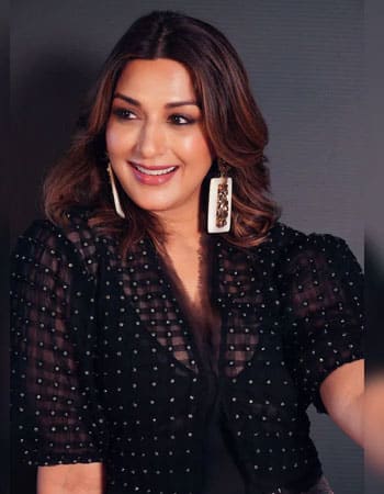 90 के दशक में सोनाली बेंद्रे ने अपनी बेहतरीन एक्टिंग और खूबसूरती से हर किसी को दीवाना बना दिया था. ऐसे में महाराष्ट्र का एक राजनेता भी एक्ट्रेस की अदाओं पर फिदा हो चुके थे. जी हां हम    बात कर रहे हैं राज ठाकरे की. जो एक वक्त पर सोनाली से बेइंतहा मोहब्बत करते थे और एक्ट्रेस भी उनके प्यार में दीवानी थी.