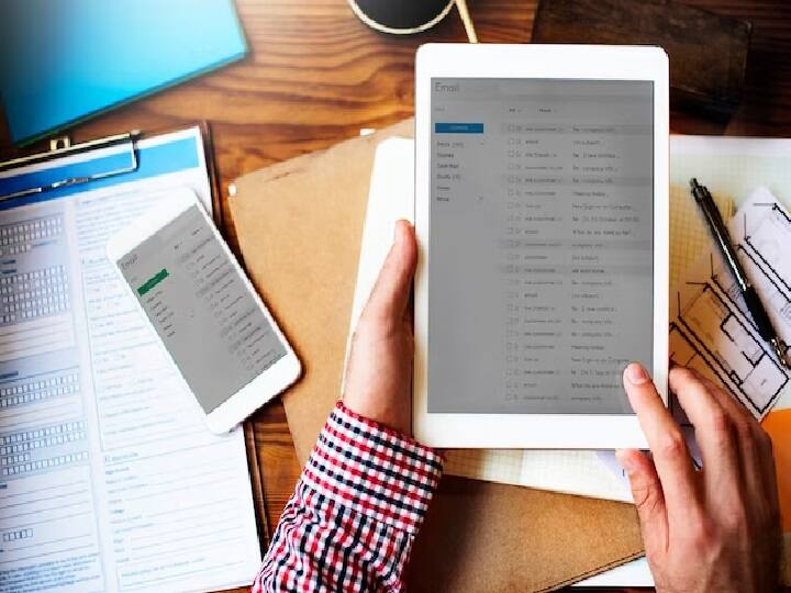 एसबीआई ने इस बारे में जानकारी देते हुए ट्वीट करके बताया है कि मोबाइल पर बैंक स्टेटमेंट प्राप्त करने के लिए आपको एसबीआई कंट्रैक्ट सेंटर में कॉल करना होगा.