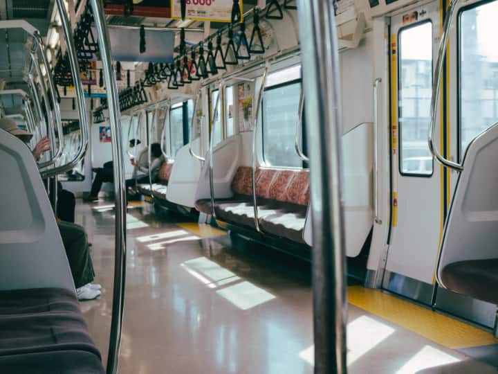 How to book metro tickets through WhatsApp in Chennai check process अब आप WhatsApp से बुक कर सकते हैं मेट्रो टिकट, लंबी लाइन में खड़े होने की नहीं जरूरत