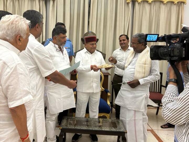 Karnataka Government Formation Congress CLP meeting on CM designate Siddaramaiah and DK Shivakumar Karnataka New CM: सिद्धारमैया चुने गए कांग्रेस विधायक दल के नेता, राज्यपाल से मुलाकात कर सरकार बनाने का पेश किया दावा