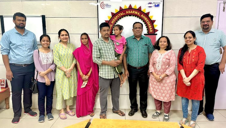 Successful operation of trichobezoar tumor in the stomach of an 8-year-old girl Ahmedabad: 5 વર્ષથી વાળ ખાતી હતી 8 વર્ષની બાળકી, પેટમાં ગાંઠ થતા અમદાવાદ સિવિલના ડોક્ટરોએ કર્યું સફળ ઓપરેશન