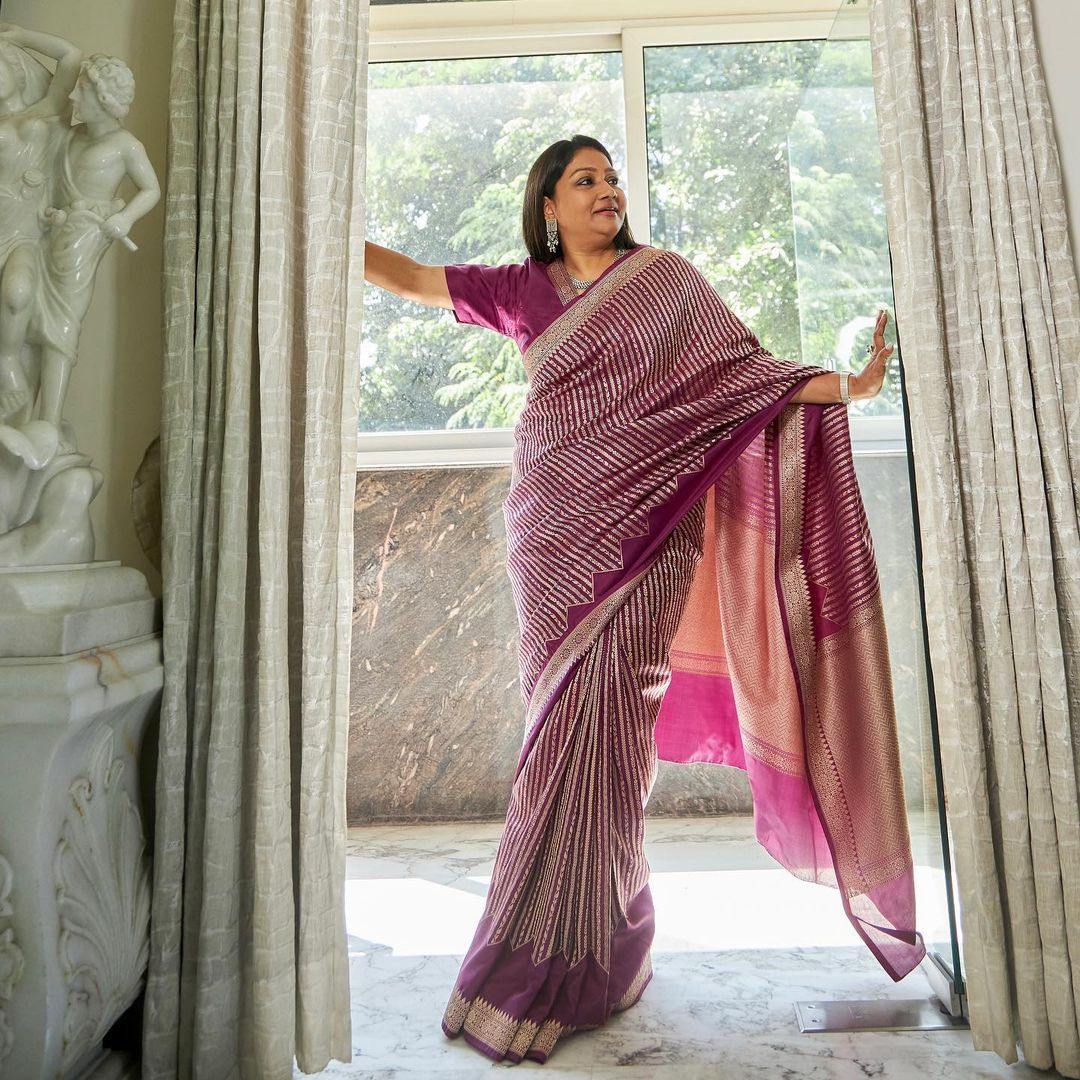 आरामदायक पार्टी वियर ज़री वर्क शिफॉन प्रिंटेड डिज़ाइनर साड़ी महिलाओं के लिए  सबसे अच्छी कीमत पर सहारनपुर में | पूजा साड़ी संगम