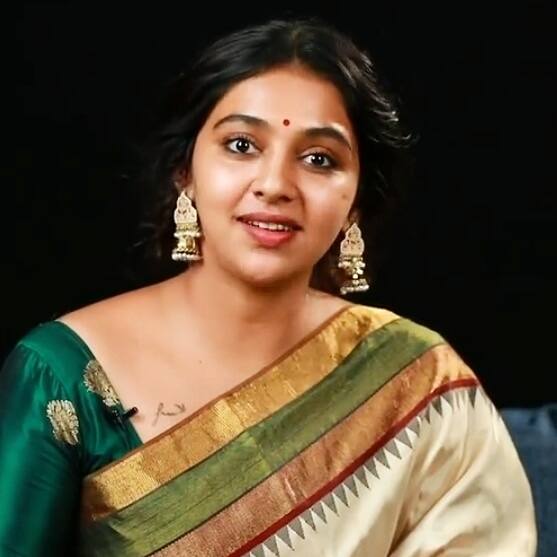 மஞ்சப்பை, ஜிகர்தண்டா, கொம்பன், வேதாளம், மிருதன், ரெக்கா என அடுத்தடுத்த படங்களில் நடித்து வந்த லட்சுமி மேனனின் கால்ஷீட் நிரம்பி வழிந்த காலம் அது.