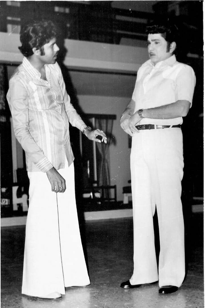 ఏన్ఆర్ షూటింగ్ లో కాస్ట్యూమ్ పై చర్చిస్తున్న వాలేశ్వరరావు