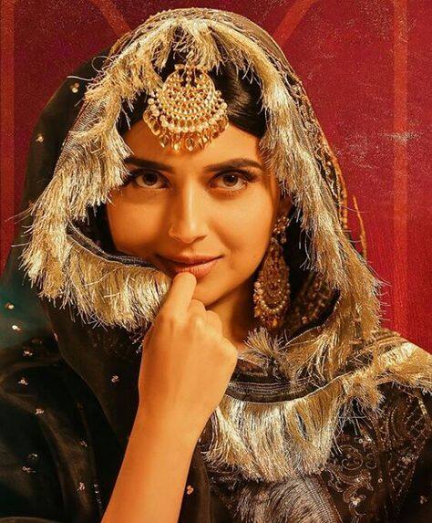 ਕਾਬਿਲੇਗ਼ੌਰ ਹੈ ਕਿ ਨਿਮਰਤ ਖਹਿਰਾ ਪੰਜਾਬੀ ਇੰਡਸਟਰੀ ਦੀ ਸਭ ਤੋਂ ਸੁਰੀਲੀ ਤੇ ਖੂਬਸੂਰਤ ਗਾਇਕਾ ਹੈ। ਉਸ ਨੇ ਐਕਟਿੰਗ ;ਚ ਵੀ ਆਪਣੇ ਹੁਨਰ ਦਾ ਕਮਾਲ ਦਿਖਾਇਆ ਹੈ। 'ਜੋੜੀ' 'ਚ ਨਿਮਰਤ ਦੀ ਦਿਲਜੀਤ ਨਾਲ ਲਵ ਕੈਮਿਸਟਰੀ ਨੂੰ ਖੂਬ ਪਸੰਦ ਕੀਤਾ ਜਾ ਰਿਹਾ ਹੈ।