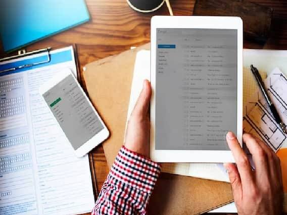 આ અંગે માહિતી આપતા SBIએ ટ્વીટ કર્યું છે કે મોબાઈલ પર બેંક સ્ટેટમેન્ટ મેળવવા માટે તમારે SBI કોન્ટ્રાક્ટ સેન્ટર પર કોલ કરવો પડશે.