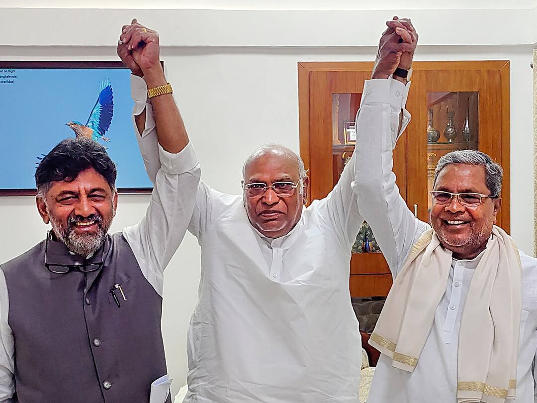 Siddararamaiah, Shivakumar In Delhi To Discuss State Cabinet Allocations With Cong Leadership Today Karnataka Cabinet News: Siddararamaiah, Shivakumar To Discuss Allocation Of Portfolios With Congress High Command In Delhi Today Siddararamaiah, Shivakumar In Delhi To Discuss State Cabinet Allocations With Cong Leadership Today