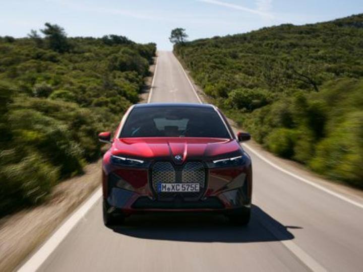 Luxury Electric SUVs: लग्जरी वाहन निर्माता कंपनियां करने वाली हैं भारत में कई नई इलेक्ट्रिक कारों की लॉन्चिंग Electric SUVs by different luxury car brands will be launch in next sometime Luxury Electric SUVs: लग्जरी वाहन निर्माता कंपनियां करने वाली हैं भारत में कई नई इलेक्ट्रिक कारों की लॉन्चिंग