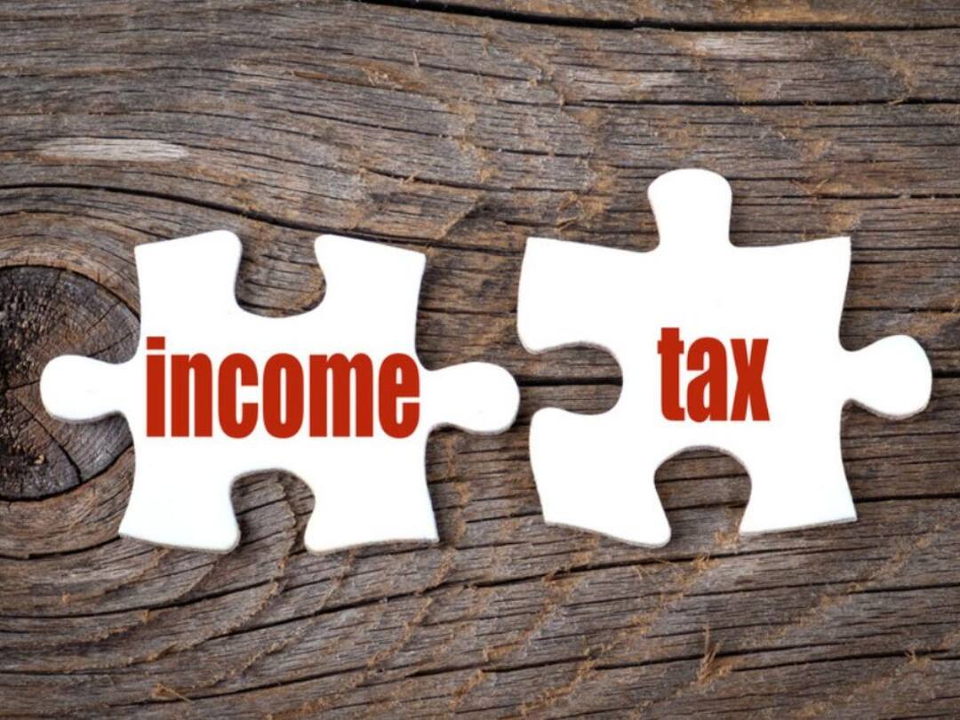 Income Tax: పాత-కొత్త పన్ను పద్ధతుల్లో దేన్ని ఫాలో అవుతున్నారు, ఇప్పటికీ తేల్చుకోలేదా? ITR Income Tax dont delay to choose a suitable tax regime know details Income Tax: పాత-కొత్త పన్ను పద్ధతుల్లో దేన్ని ఫాలో అవుతున్నారు, ఇప్పటికీ తేల్చుకోలేదా?