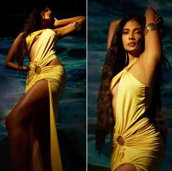 એક્ટ્રેસ માલવિકા મોહનનો હોટ અંદાજ ફરી એક વખત વાયરલ થયો છે. અભિનેત્રીની તસવીરોને ચાહકો ખૂબ જ પસંદ કરે છે.