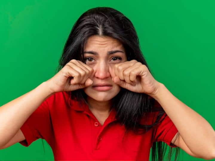 सोकर उठने के बाद चेहरा सूज जाता है, तो अपने सोने के पैटर्न में करें ये बदलाव
