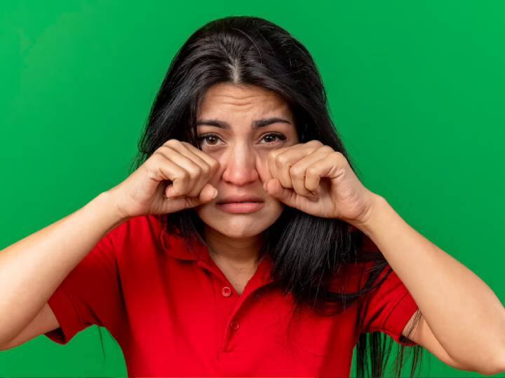 सोकर उठने के बाद चेहरा सूज जाता है, तो अपने सोने के पैटर्न में करें ये बदलाव