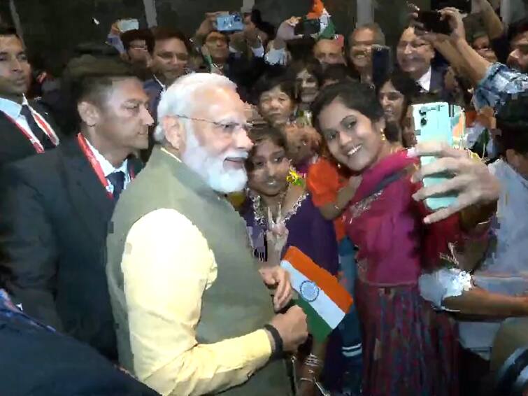 Japan G7 Summit PM Modi Interacts With Children And Indian Diaspora As He Arrives In Hiroshima WATCH: PM Modi Interacts With Children, Indian Diaspora As He Arrives In Hiroshima