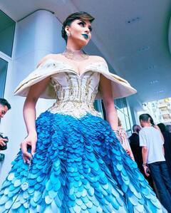 Urvashi rautela : மயிலிறகே மயிலிறகே..வருடுகிறாய் மெல்ல..கேன்ஸ் திரைப்பட விழாவில் மயில் போல் தோன்றிய லெஜண்ட் நடிகை!