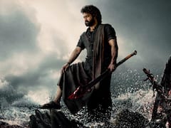 చేతిలో కత్తి, ఒంటి నిండా రక్తంతో ‘దేవర’గా వచ్చిన ఎన్టీఆర్ - ఫస్ట్‌లుక్ చూశారా?