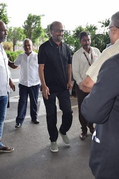 Rajinikanth: ముంబై ఎయిర్ పోర్టులో తళుక్కున మెరిసిన తలైవా