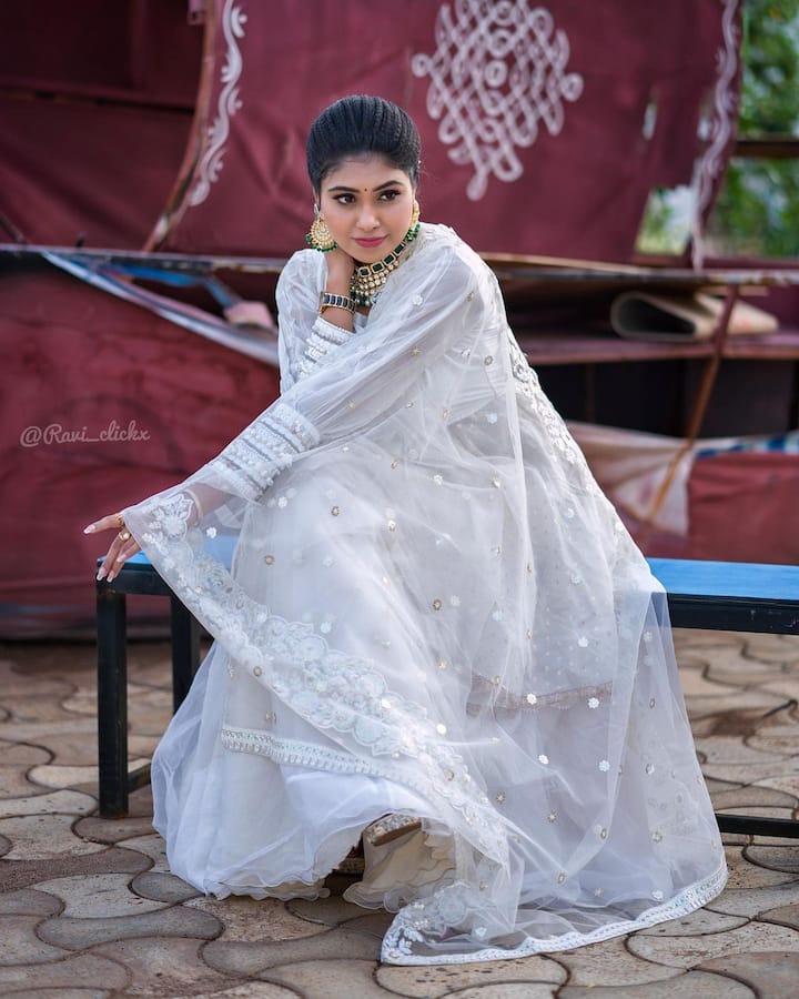 ప్రస్తుతం సత్య శ్రీ సినిమాల్లో కూడా నటిస్తోంది.Photo Credit: Satya Sri/Instagram