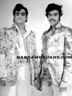 In Pics: ఎన్టీఆర్ కాస్ట్యూమ్ డిజైనర్ కమ్ టైలర్ ఇతనే - వాలేశ్వరరావుతో ఎన్టీఆర్ అరుదైన ఫోటోలు చూసేయండి