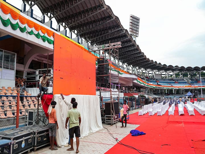 Massive preparations are being made at the stadium, and police officers were spotted conducting inspections today. Even Shivakumar came to inspect the preparations before leaving for Delhi this morning. (Image Source: PTI)