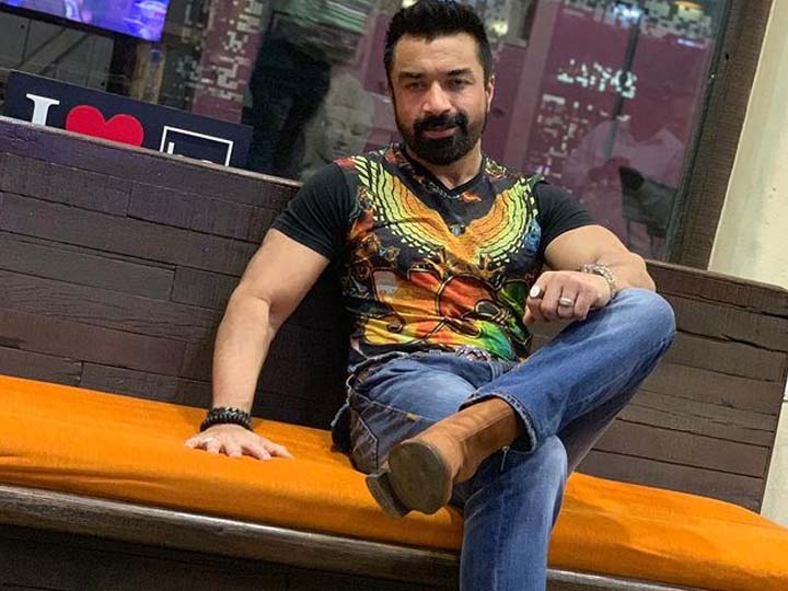 Bigg Boss Fame Ajaz Khan Walks Out Of Arthur Road Jail Gets Emotional ...