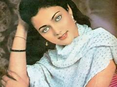 'राम तेरी गंगा मैली' की नीली आंखों वाली Mandakini अब कैसी दिखती हैं? लेटेस्ट तस्वीरों में पहचान भी नहीं पाएँगे आप