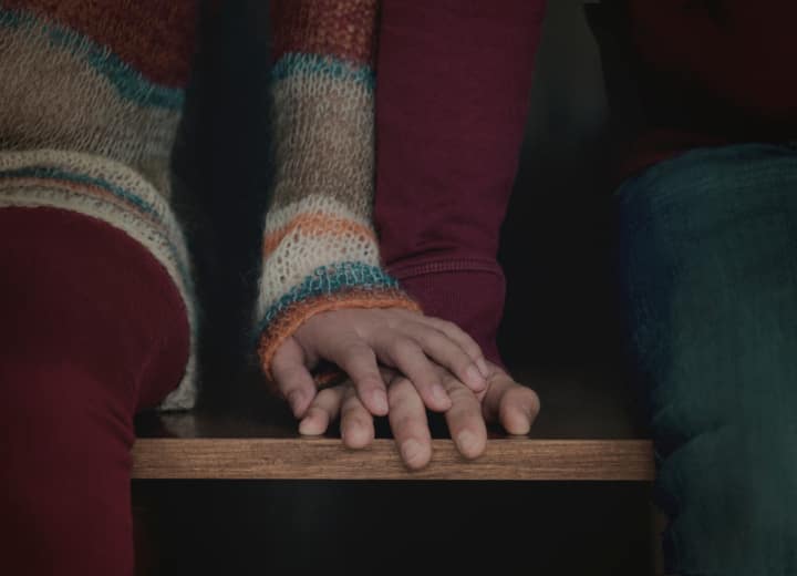 Kasganj married man made relationship with girl in desire of a son and left her after daughter birth ann Kasganj News: कासगंज में बेटे की चाहत में शादीशुदा शख्स ने युवती से बनाए संबंध, बेटी पैदा हुई तो छोड़ दिया