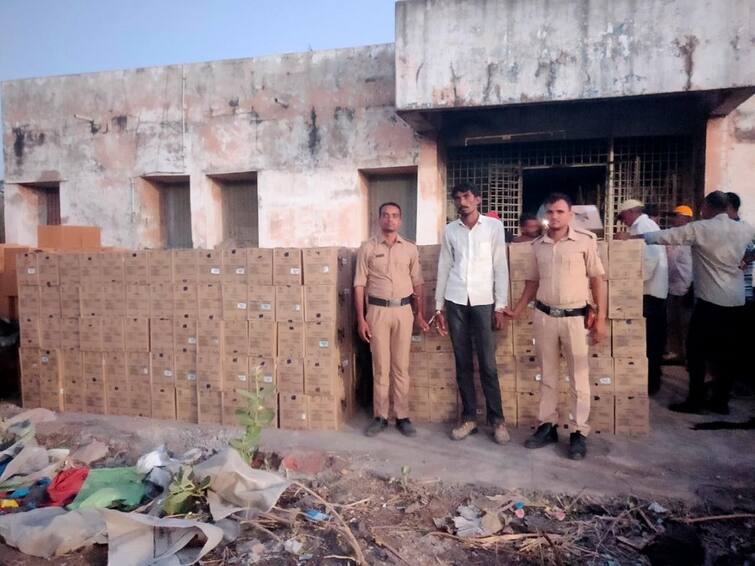 Surendranagar: State monitoring cell action in Surendranagar, seized foreign liquor Surendranagar: સુરેન્દ્રનગરમાં સ્ટેટ મોનિટરીંગ સેલની કાર્યવાહી, આયા ગામ નજીકથી 32 લાખનો વિદેશી દારૂ કર્યો જપ્ત