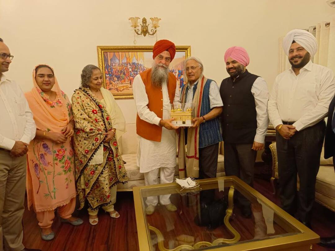 ਕੈਨੇਡੀਅਨ ਲੀਡਰ ਕੋਲ ਪੰਜਾਬੀ ਵਿਦਿਆਰਥੀਆਂ ਦੇ ਆਰਥਿਕ ਸੋਸ਼ਣ ਦਾ ਮਸਲਾ ਉਠਾਇਆ The Canadian leader raised the issue of economic exploitation of Punjabi students ਕੈਨੇਡੀਅਨ ਲੀਡਰ ਕੋਲ ਪੰਜਾਬੀ ਵਿਦਿਆਰਥੀਆਂ ਦੇ ਆਰਥਿਕ ਸੋਸ਼ਣ ਦਾ ਮਸਲਾ ਉਠਾਇਆ