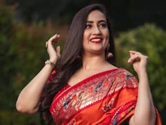 చూపులతో కవ్విస్తోన్న గ్లామరస్ యాంకర్.. చీరకట్టులో అమ్మడి అందాలు అదుర్స్..!