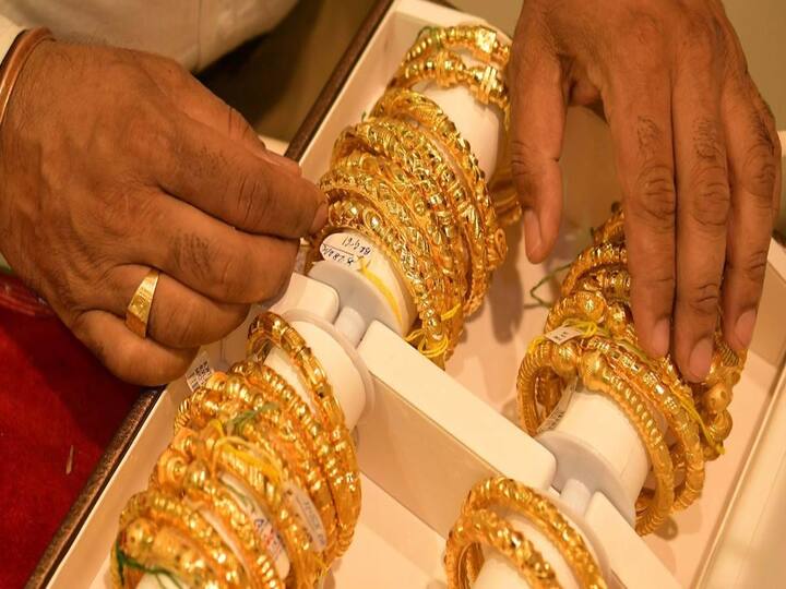 Gold Silver Price Today may 19 gold silver price today in chennai Gold, Silver Price:  தங்கம் வாங்க மிஸ் பண்ணாதீங்க...தொடர்ந்து குறையும் தங்கம் விலை.. இன்றைய நிலவரம் இதுதான்..!