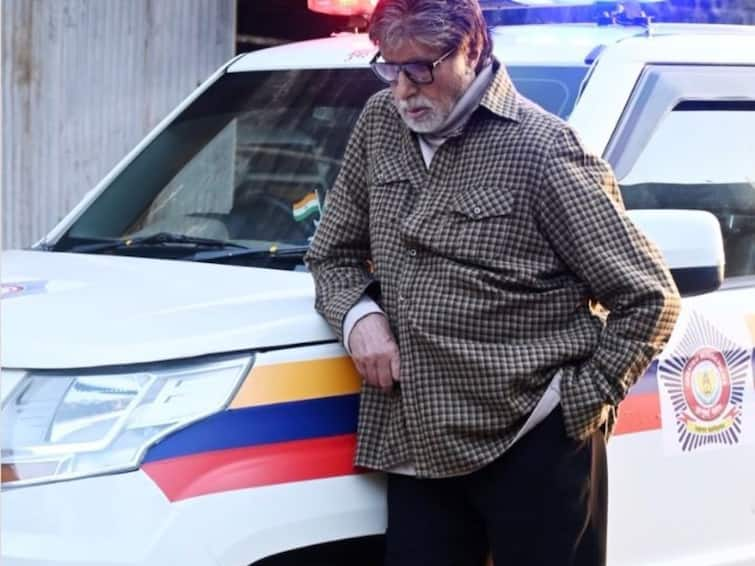 Amitabh Bachchan Shares Picture Saying 'Arrested' After Helmet Incident; Fans Concerned Amitabh Bachchan Shares Picture Saying 'Arrested' After Helmet Incident; Fans Concerned