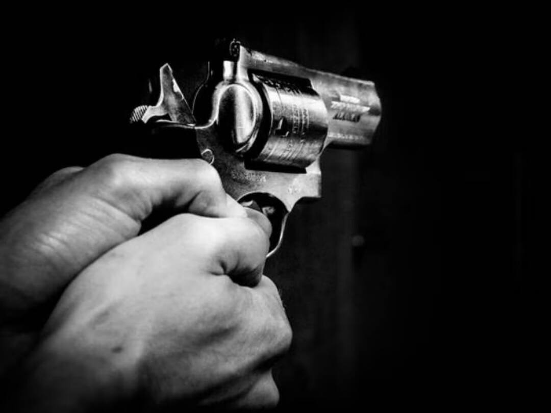 Greater Noida Student Shoots Friend On Shiv Nadar University Campus Later Kills Self Greater Noida: ప్రేమగా కౌగిలించుకున్నాడు, వెంటనే గన్‌ తీసి కాల్చేశాడు - యూనివర్సిటీలోనే దారుణ హత్య
