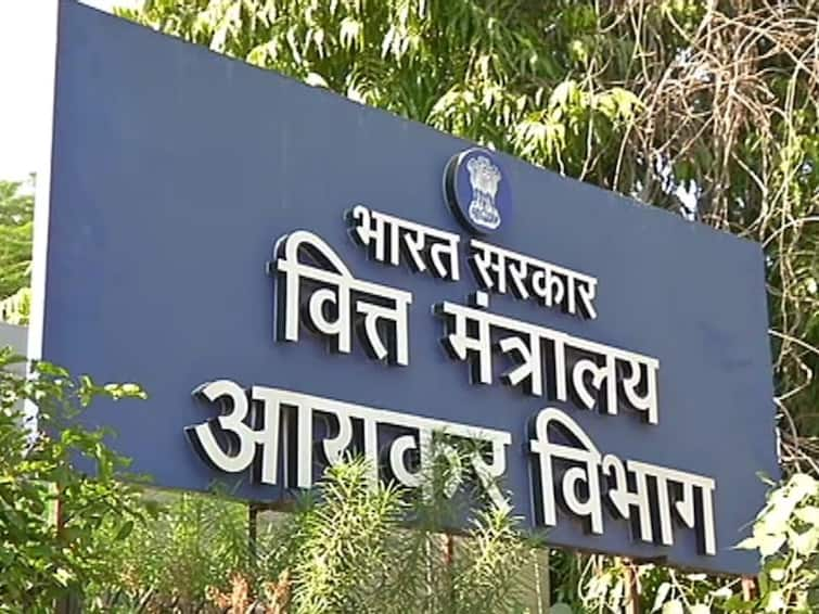 Income Tax Notice: Income Tax Department has given notice to 1 lakh people for this reason, Finance Minister gave information તમને તો આવકવેરા વિભાગની કોઈ નોટિસ નથી મળી ને? ઈન્કમ ટેક્સ વિભાગે 1 લાખ લોકોને ફટકારી છે નોટિસ, જાણો કારણ