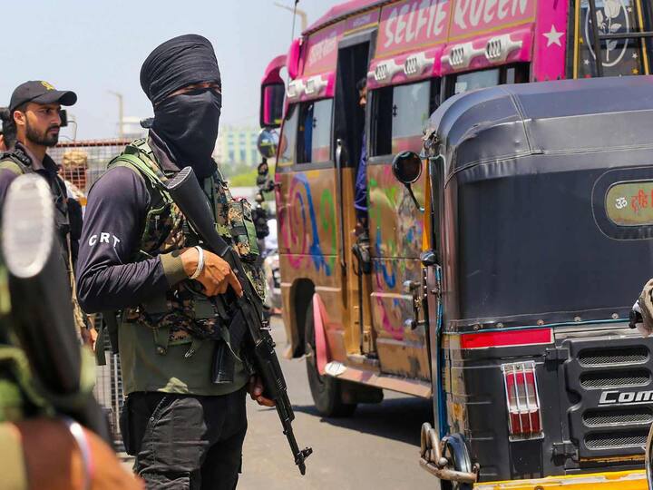 Crisis Response Team (CRT) personnel were deployed amid a high alert in view of the upcoming G20 meeting in J&K's Srinagar. The G20 summit will take place from May 22 to May 24 at the Sher-i-Kashmir International Conference Centre (SKICC) on the banks of the famous Dal Lake in Srinagar. (Source: PTI)