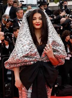 Cannes 2023: रेड लिपस्टिक, सिल्वर हुडी गाउन पहन ऐश्वर्या राय कान्स में छाईं,  एक्ट्रेस की तस्वीरें देख दिल थाम लेंगे