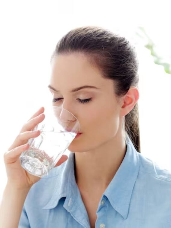 एक दिन में कितना पानी पीना चाहिए?