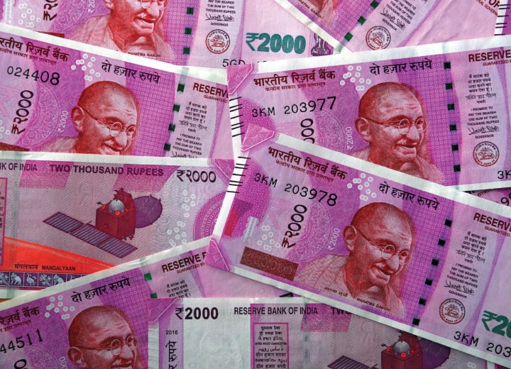 2000 Rupees Note those foreign travelers have 2000 currency notes how will they change, know expert answer 2000 Rupees Note: जिन विदेश जाने वालों के पास 2000 रुपये के नोट हैं, वो कैसे करेंगे इन्हें वापस? यहां जानें एक्सपर्ट का जवाब
