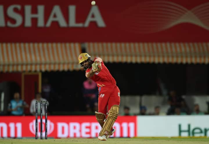 पहिल्यांदा फलंदाजी करताना पंजाब किंग्स संघाची सुरुवात खराब झाली. पंजाब संघाने पाच गडी गमावून 187 धावांचा पल्ला गाठला.