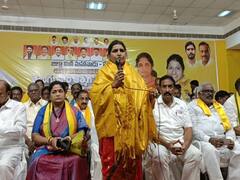 పచ్చ చొక్కా వేసుకుంటే చాలు కేసులు బనాయించి అరెస్టు చేస్తున్నారు: ప్రతిభా భారతి