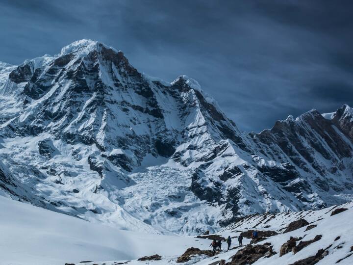 Indian Woman Climber Died to attempt scale Mount Everest with pacemaker want to set World Record Indian Climber Died: पेसमेकर के साथ फतेह करना चाहती थीं माउंट एवरेस्ट, बनाना था वर्ल्ड रिकॉर्ड, लेकिन मिली मौत